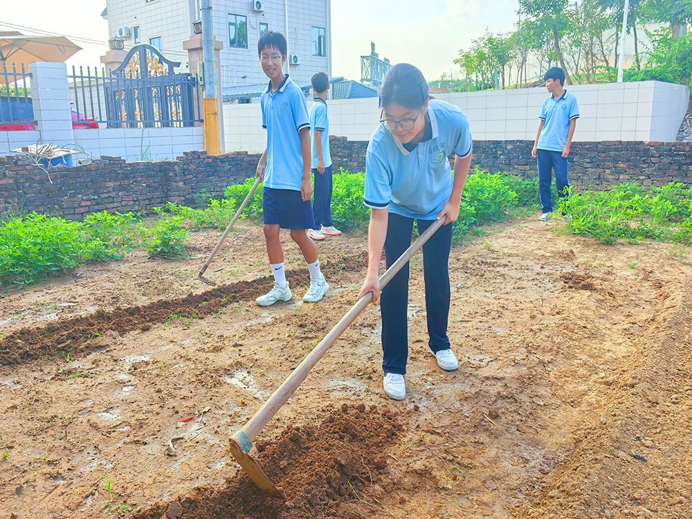 韶关孩子叛逆不听话学校怎么联系？本地寄宿培育机构选择指南
